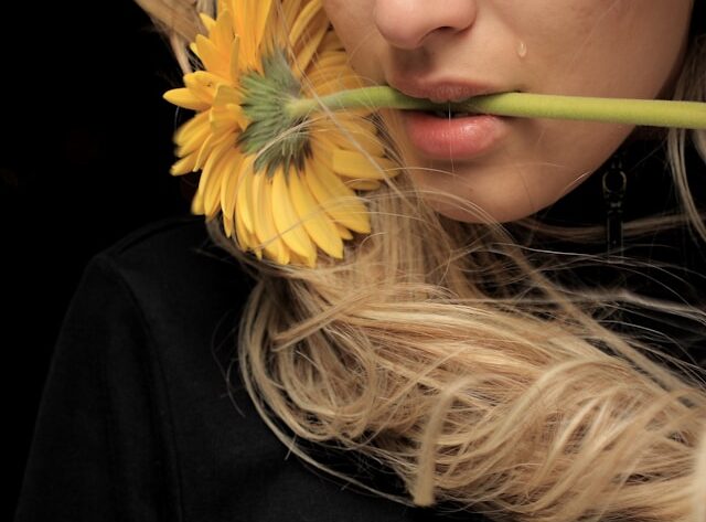 Minimalizm emocjonalny – jak mniej czuć i więcej rozumieć