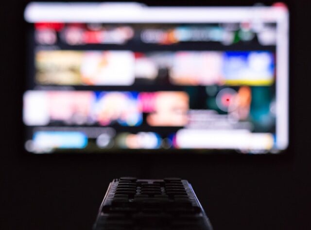 Algorytm jako nowy psycholog: jak sztuczna inteligencja przewiduje nasze zachowania online