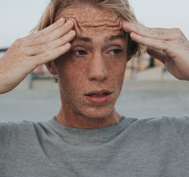 Irytacja codzienności: dlaczego drobiazgi wywołują w nas silniejsze emocje niż poważne problemy?