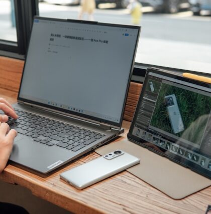 Laptop czy tablet dla dziecka — co naprawdę lepiej wspiera naukę w 2026 roku?